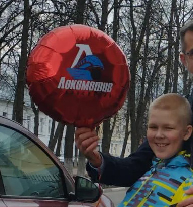 Многоцветный логотип на фольгированном шаре